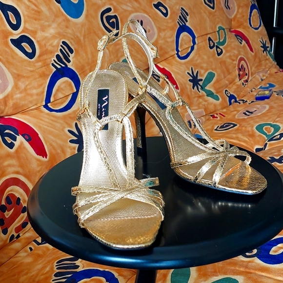 Nina New York golden heels size 8 1/2/ 39 - Picture 3 of 4